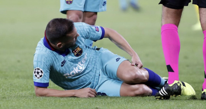 Una foto de Jordi Alba lesionado en el Borussia Dortmund -Barça / FCB