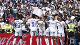 Los jugadores del Real Madrid celebran el gol de Rodrygo / EFE
