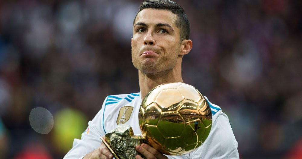 Cristiano Ronaldo ofreció al Bernabéu su último Balón de Oro | EFE