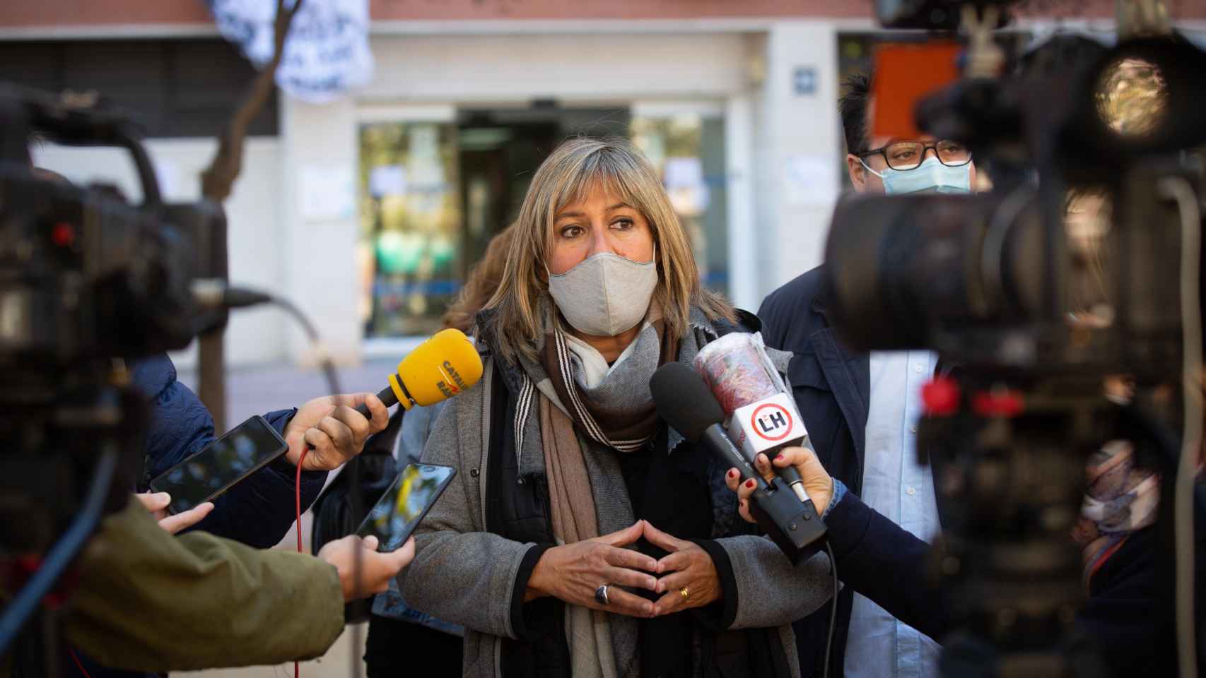 La alcaldesa de L'Hospitalet, Núria Marín, habla para la prensa / EP
