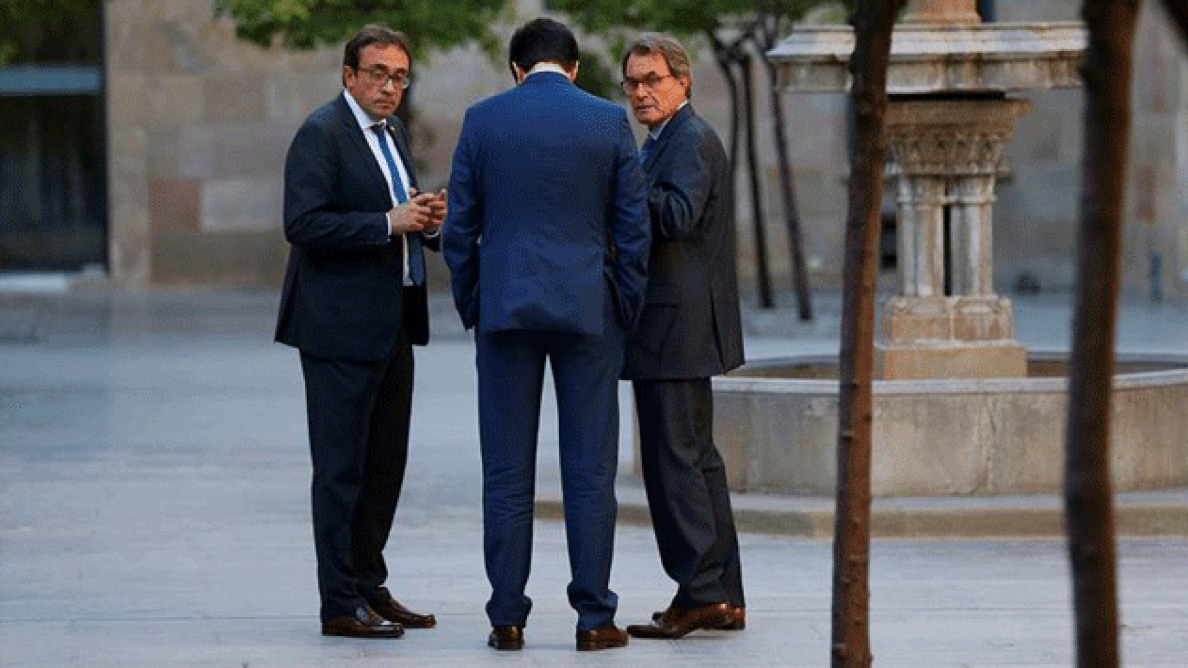 El 'exconseller' Josep Rull y el expresidente Artur Mas, en el Palau de la Generalitat en una imagen de archivo / EFE