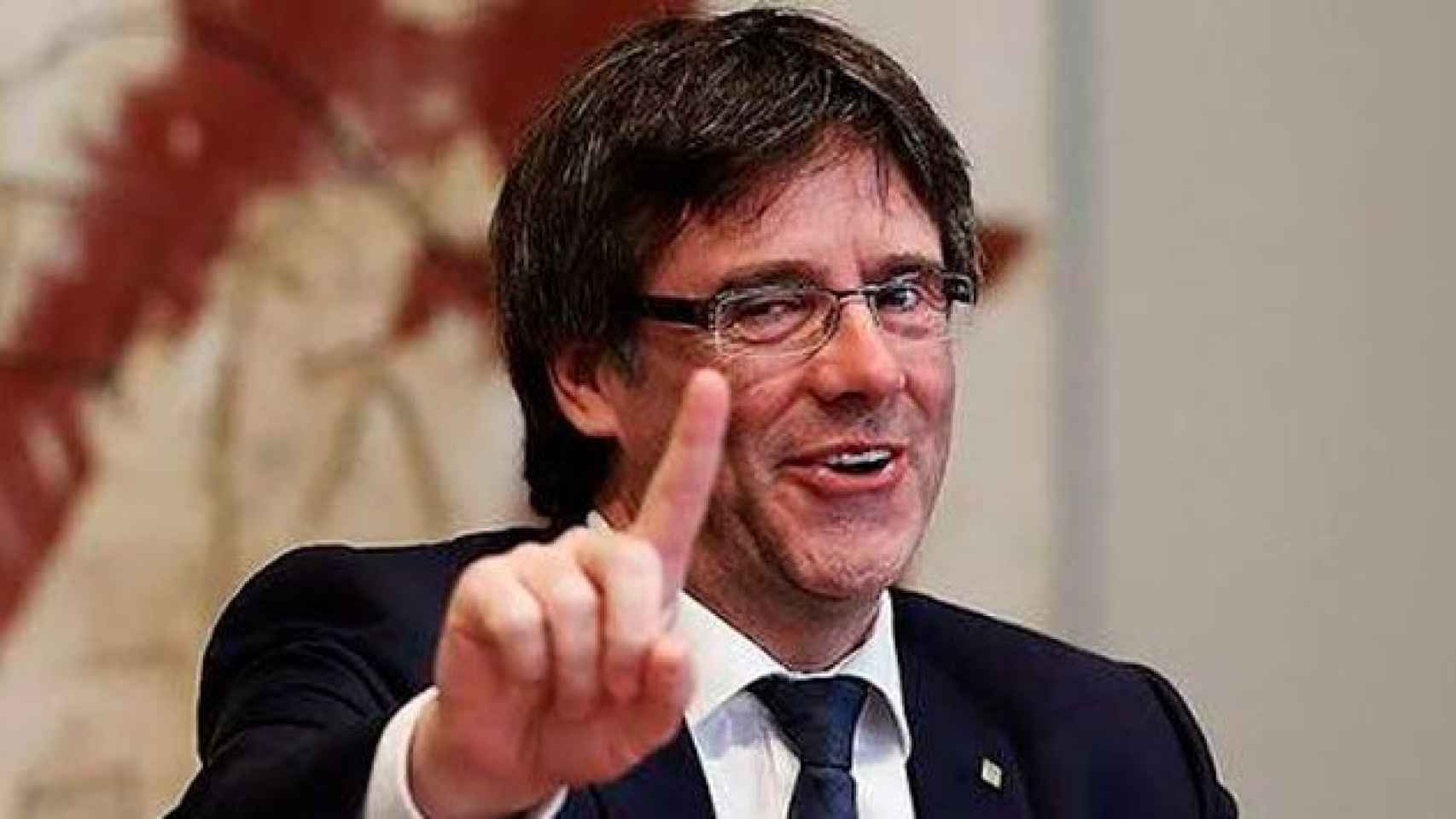 Carles Puigdemont, presidente cesado de la Generalitat, en una imagen tomada en tono simpático en el Palau / CG