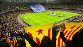 Banderas independentistas catalanas en el estadio del Barça, el Camp Nou