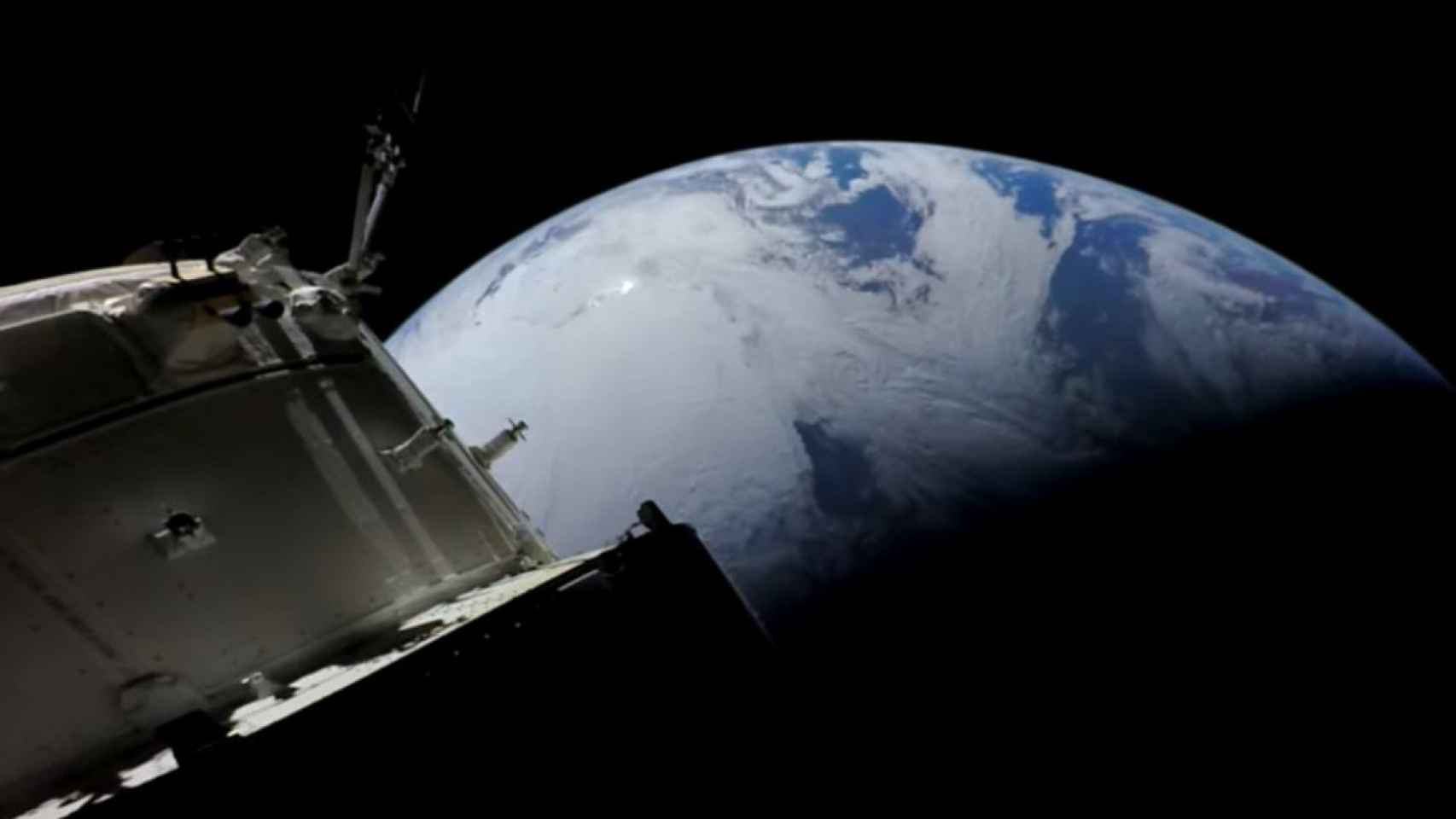 La nave Orion regresa con éxito a la Tierra / NASA