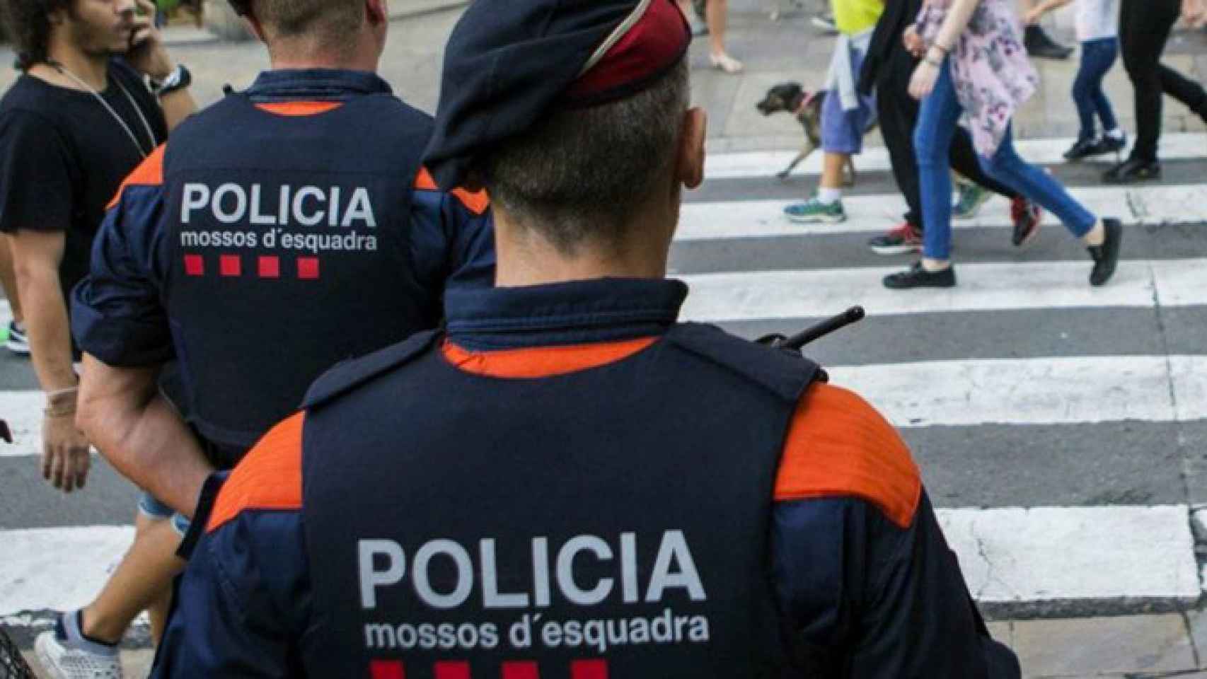 Una imagen de dos Mossos d'Esquadra en Cataluña / EFE