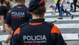 Una imagen de dos Mossos d'Esquadra en Cataluña / EFE