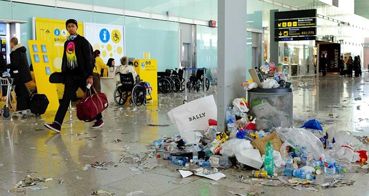 Huelga de limpieza en el aeropuerto de El Prat / EFE