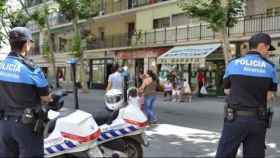 Una imagen de archivo de una patrulla de policías locales de Alcorcón / EFE Detenido un hombre por intentar violar a una menor