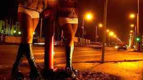 Dos prostitutas en la calle / EFE