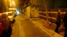 La calle Sagués, el jueves por la noche con parte de los vecinos sin luz / CG