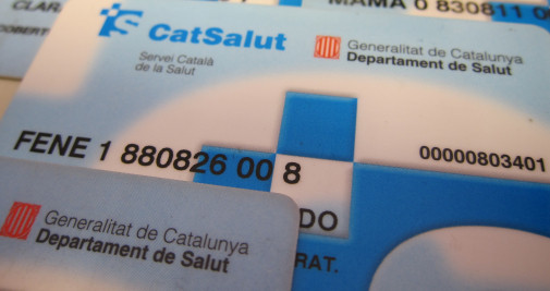 Imagen de archivo de una tarjeta sanitaria catalana / EUROPA PRESS