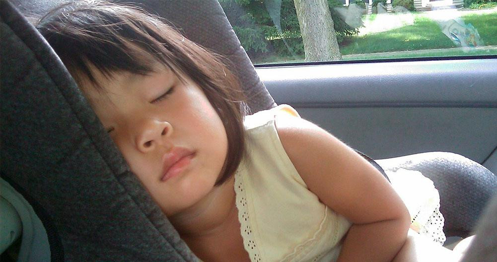 Una niña en pleno sueño durante el día / PIXABAY