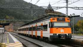 Uno de los trenes de la R3, la línea que la Cámara de Comercio de Barcelona denuncia en su activismo empresarial / RENFE