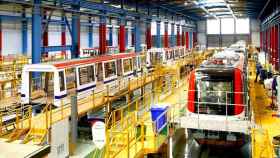 Proceso de fabricación de dos coches en la planta de Alstom de Santa Perpètua de Mogoda (Barcelona) / EP