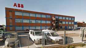 Entrada de la factoría ABB situada en el término municipal de Sant Quirze del Vallès (Barcelona).