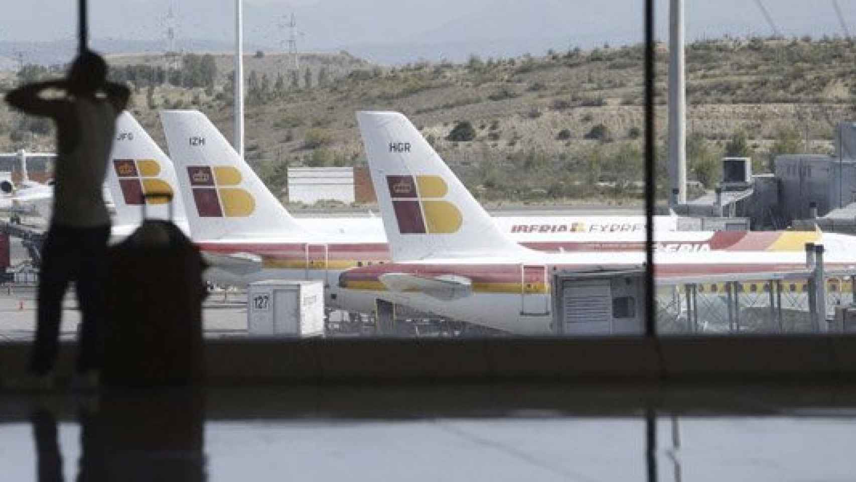 Viajero en un aeropuerto de España