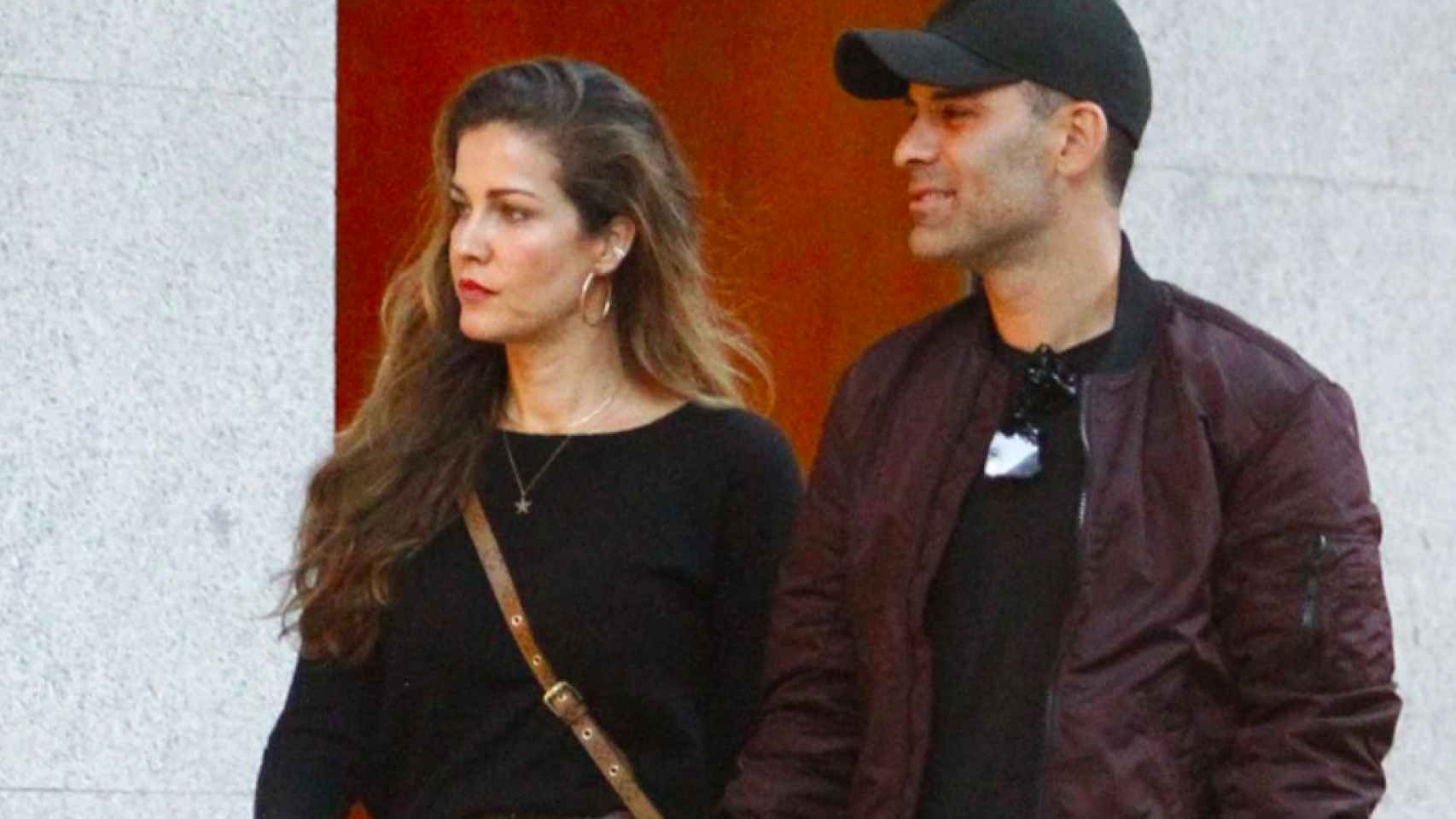 Rafa Márquez y su mujer paseando por Madrid