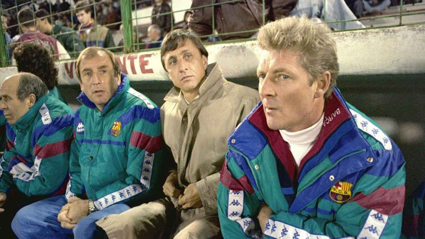 Rexach, Cruyff y Bruins en el banquillo del Barça / Redes