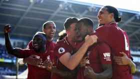 Los futbolistas del Liverpool celebran un tanto ante el Cardiff EFE