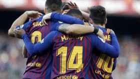 Una foto de los jugadores del Barça celebrando un gol de Leo Messi ante el Espanyol / FCB