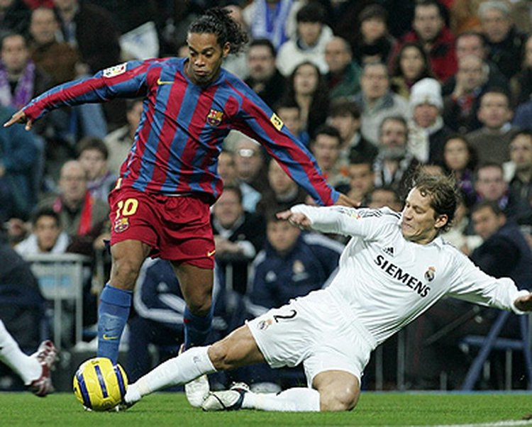 Ronaldinho en el Bernabeu 2005 / EFE