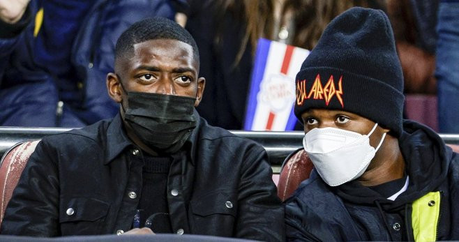 Ansu Fati y Ousmane Dembelé, en la grada del Camp Nou / EFE