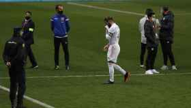 Sergio Ramos: retirándose del partido contra el Athletic cabizbajo / EFE