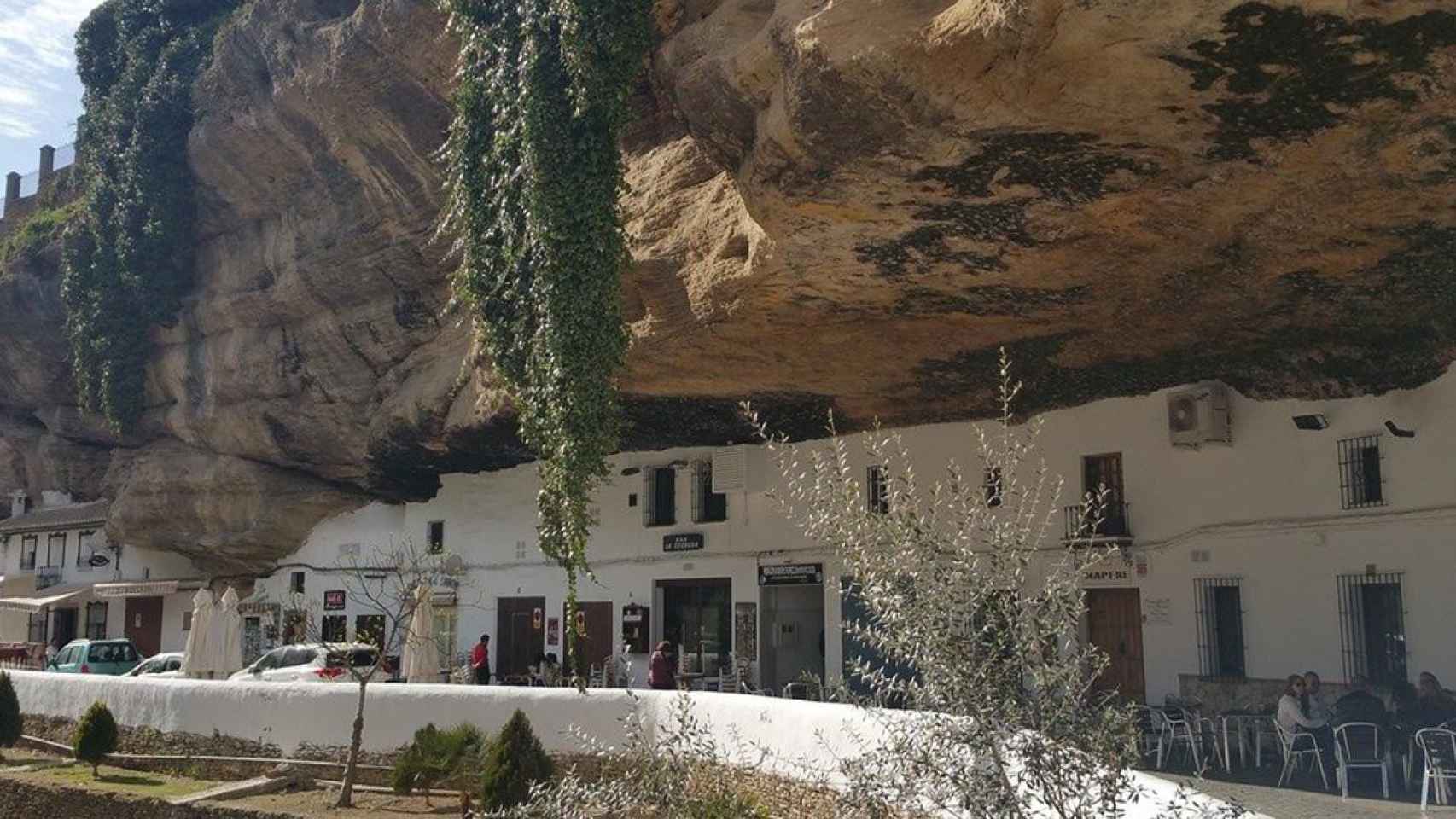 Setenil de las Bodegas, un pueblo de Andalucía encajado en las rocas  / PIXABAY
