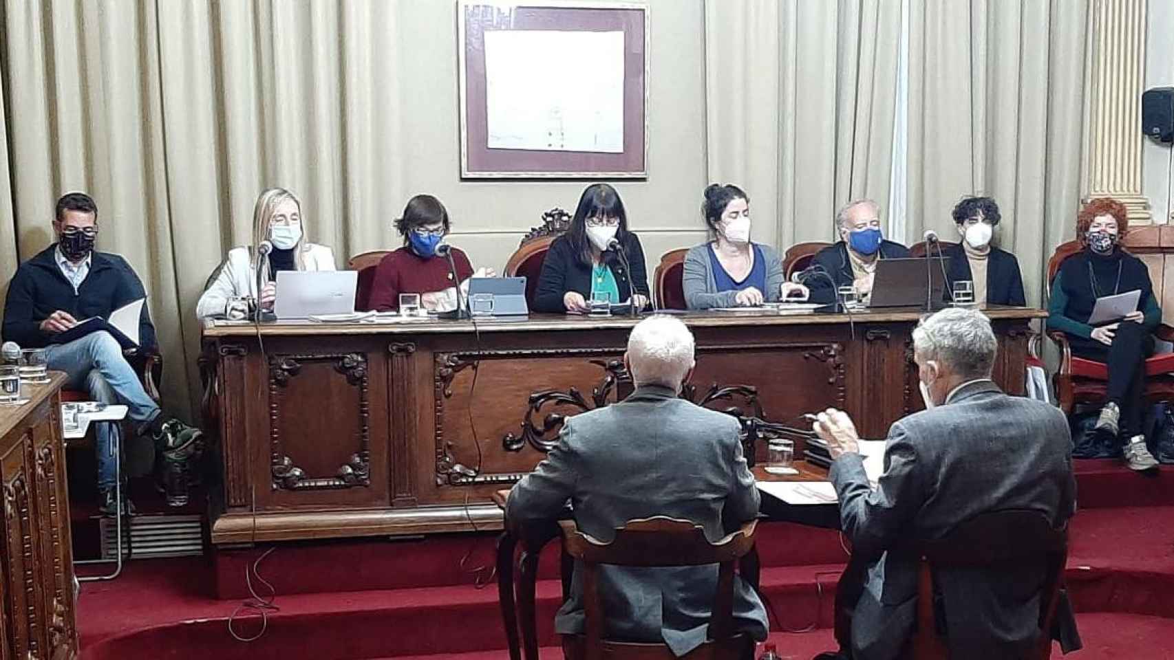 Pleno de Vilanova i la Geltrú, donde tres concejales de la CUP han desobedecido a su asamblea y han aprobado los presupuestos / TWITTER