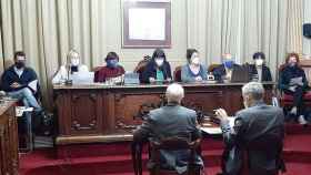 Pleno de Vilanova i la Geltrú, donde tres concejales de la CUP han desobedecido a su asamblea y han aprobado los presupuestos / TWITTER