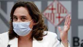 Ada Colau, alcaldesa de Barcelona, en una comparecencia pública durante la pandemia /  EFE