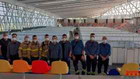 El cuerpo de Bomberos posa tras montar el hospital de campaña de Sabadell / TWITTER