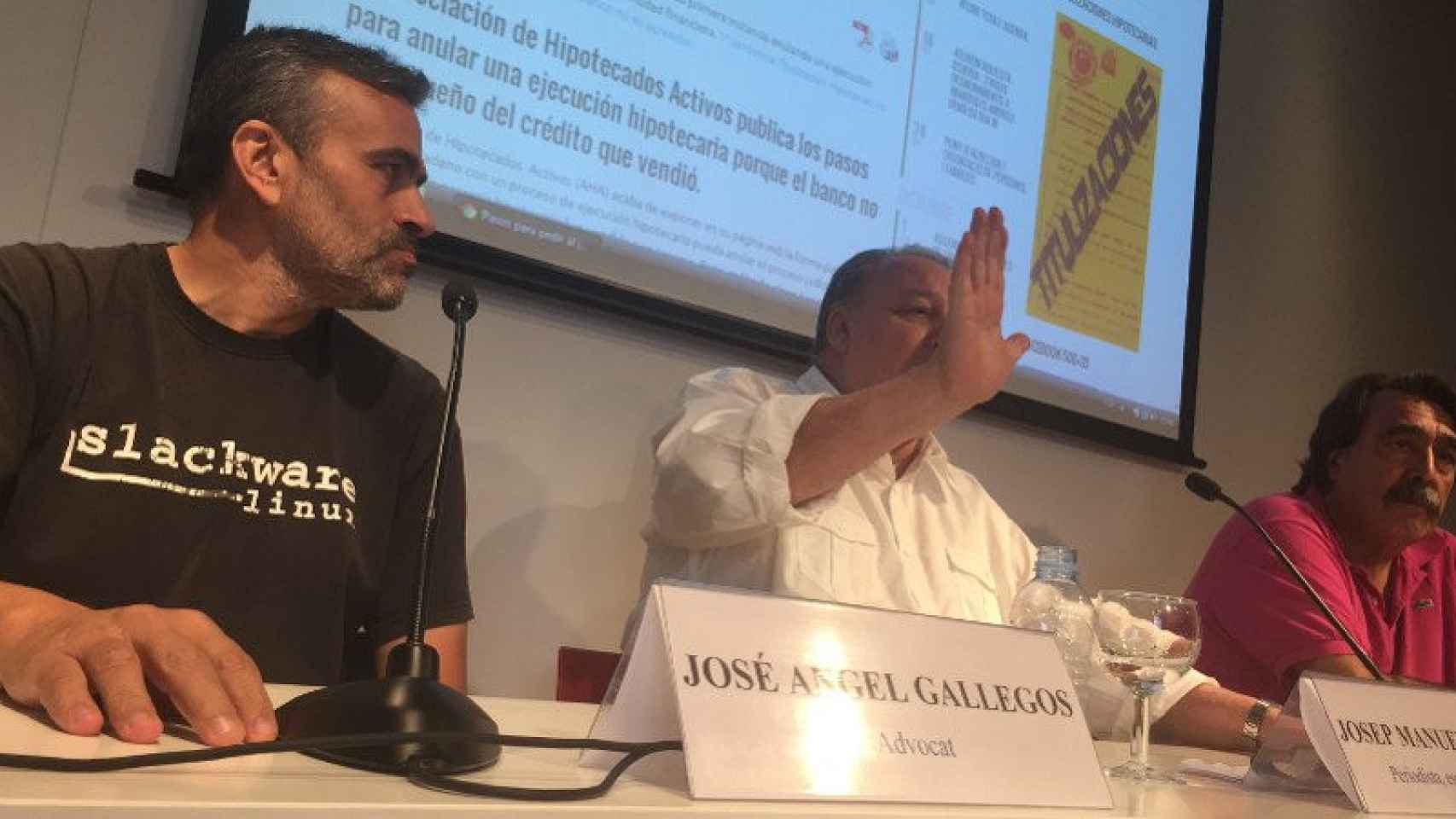 Los activistas antidesahucios José Ángel Gallegos y Josep Manel Novoa, y el periodista Josep Cabanyol