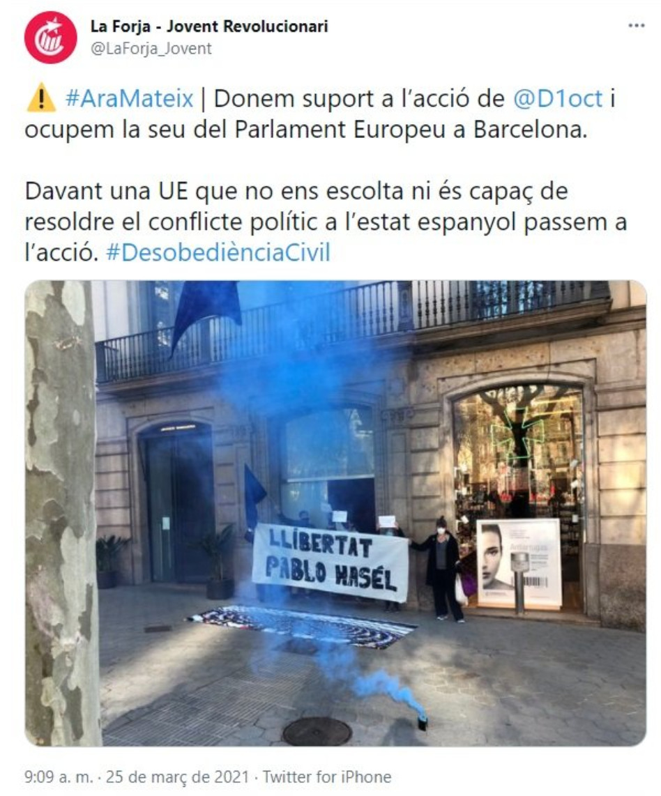 Protesta 'indepe' ante la sede de la CE en Barcelona / LA FORJA JOVENT