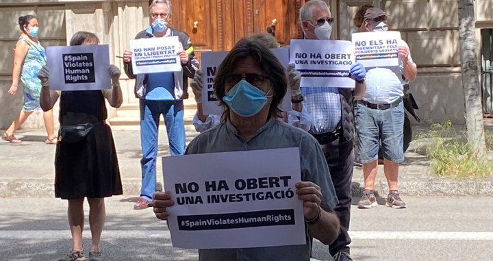 Independentistas protestan frente a la Delegación del Gobierno en Barcelona / @assemblea