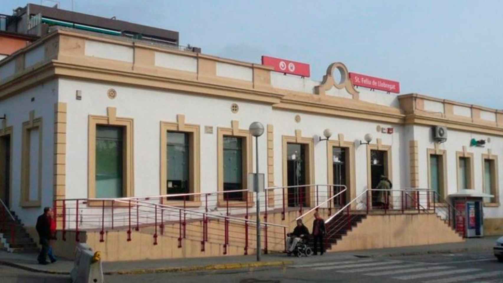 Edificio histórico de la estación de tren de Sant Feliu de Llobregat (Barcelona) / ARCHIVO
