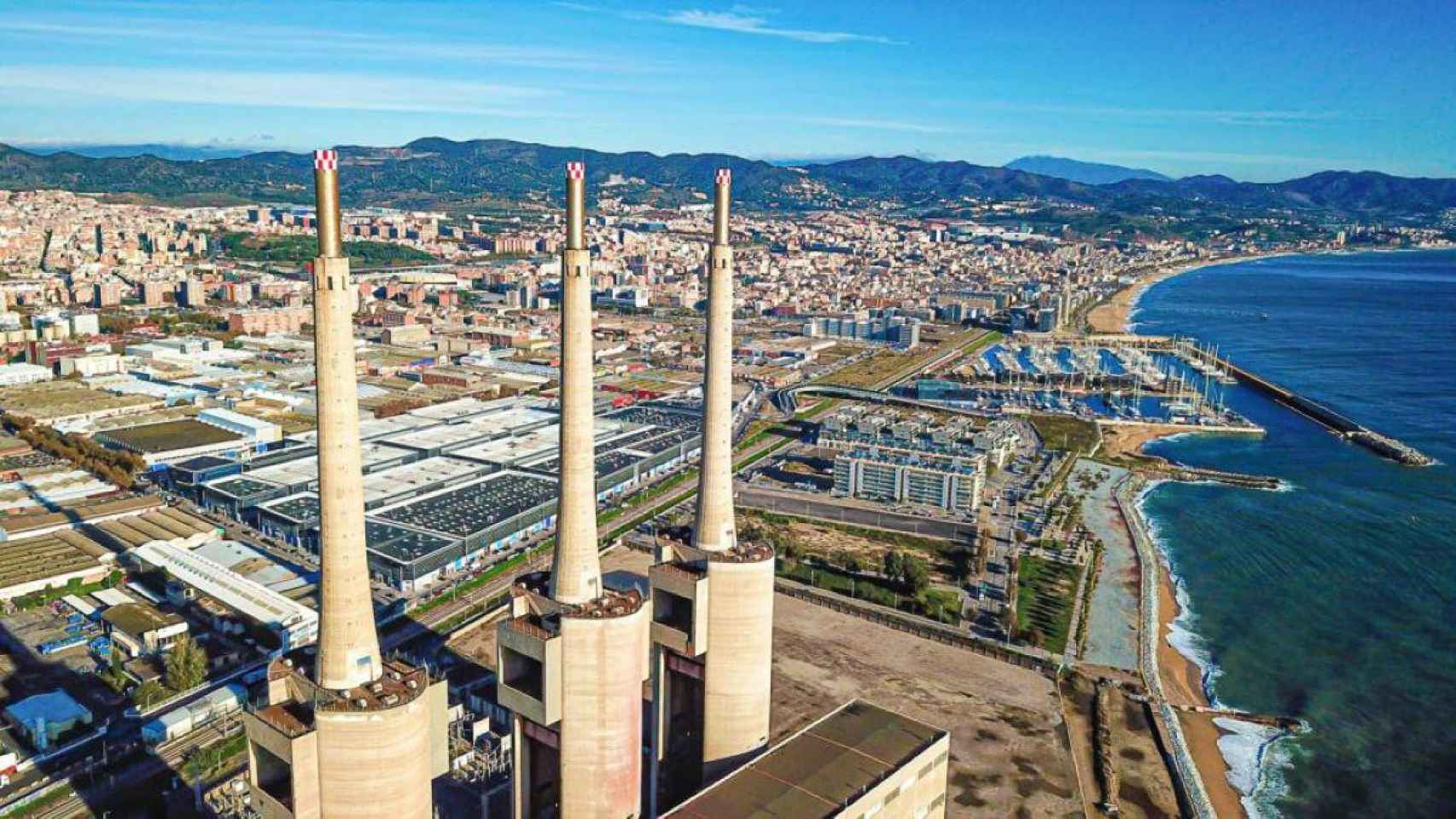 Vista aérea del tejido industrial del Besòs / AJUNTAMENT DE BADALONA