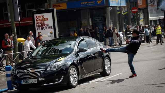 Un taxista agrede a un taxi VTC como los que acusan de hacerles competencia desleal