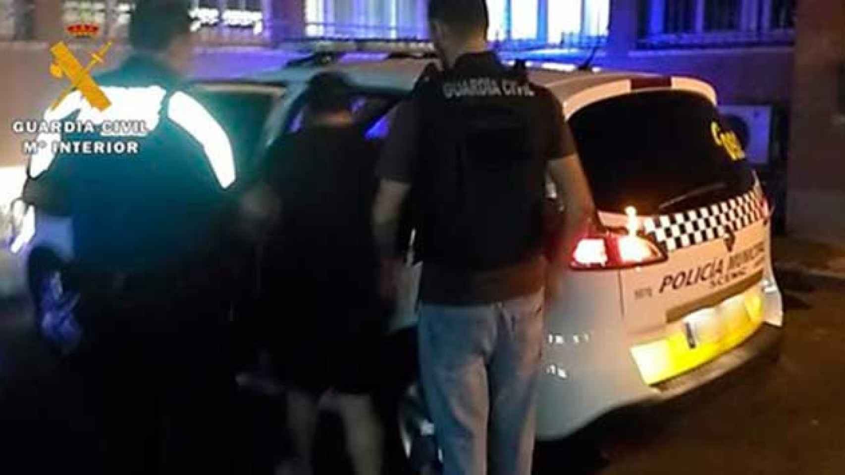 La Guardia Civil realiza un arresto de un hombre en en una foto de archivo