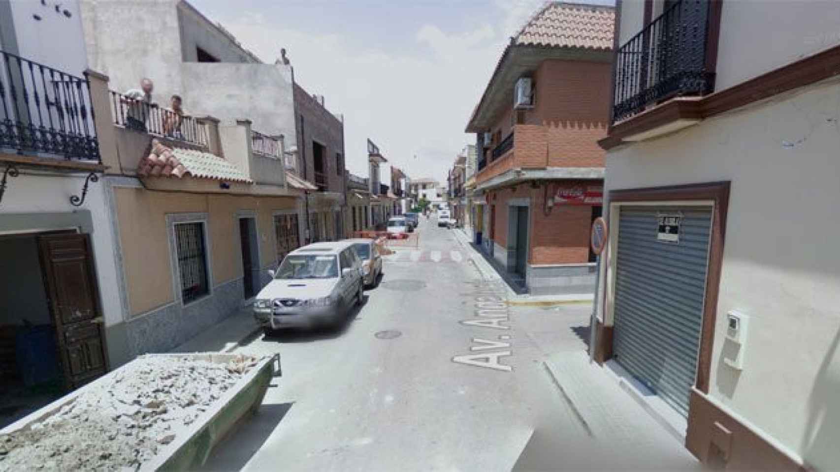 Calle de Brenes (Sevilla) en la que ha muerto un hombre atropellado por su hijo / GOOGLE MAPS