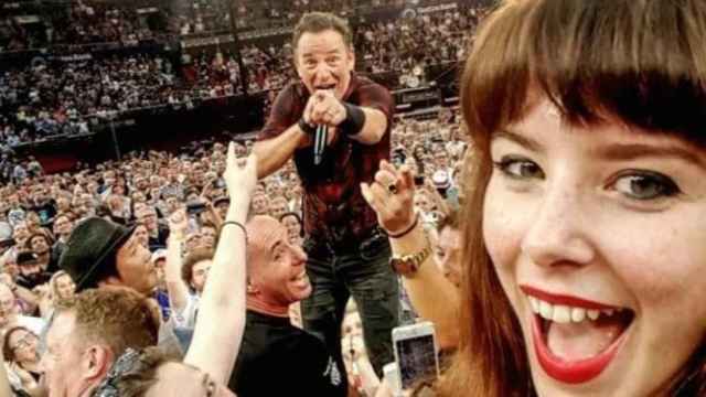 La fan de Springsteen Jessica Bloom ha conseguido un 'selfie' con el 'Boss'