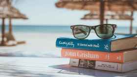Libros en la playa / Free-Photos EN PIXABAY