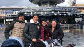 Coutinho con su familia en Disneyland París / INSTAGRAM