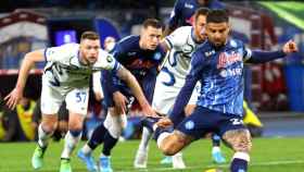 Lorenzo Insigne, lanzando un penalti contra el Inter / EFE