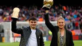 Pedri y Alexia Putellas ofrecen sus premios de 'France Football' al Camp Nou / EFE