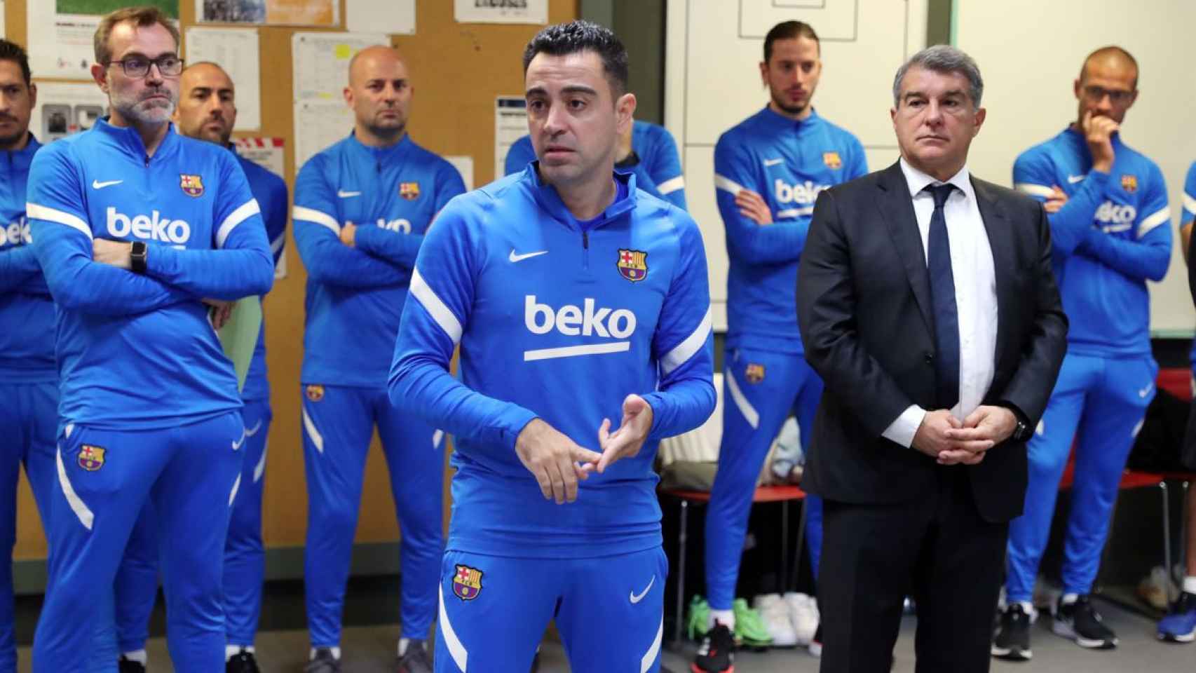 Xavi dirige su primer entrenamiento / FC BARCELONA