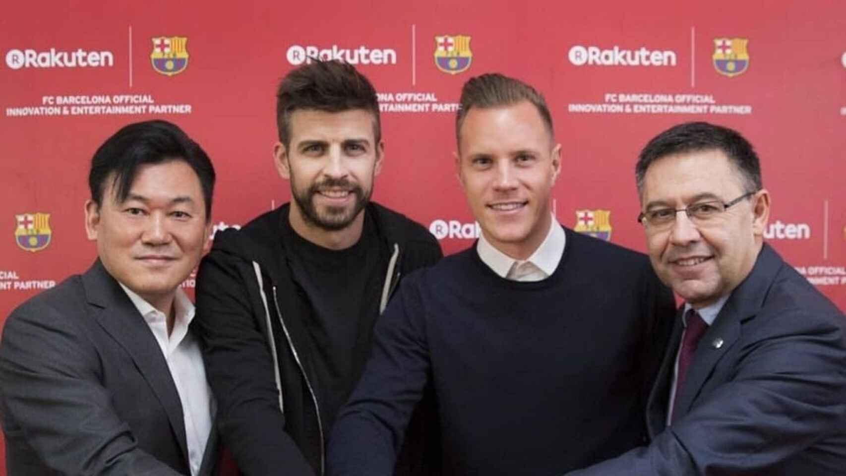Mikitani, dueño de Rakuten, junto a Piqué, Ter Stegen y Bartomeu, presidente del Barça  / FCB
