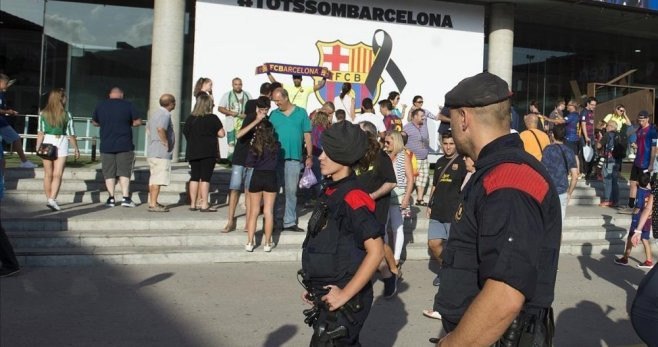 Mossos d'Esuqadra vigilando las inmediaciones del Camp Nou / FCB