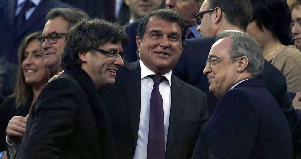 Laporta, junto a Puigdemont y Florentino Pérez en el palco del Camp Nou | EFE