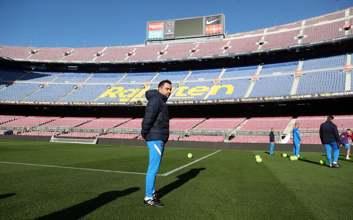 Xavi dirige al Barça FCB
